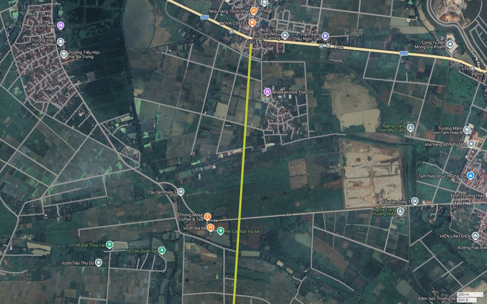 Ảnh vệ tinh khung 01 tuyến metro số 13 Hà Nội, vạch vàng chanh bắt đầu tại Quốc lộ 32 ở Ngọc Tảo rồi chạy thẳng xuống nam qua vùng ruộng có đê và hồ câu