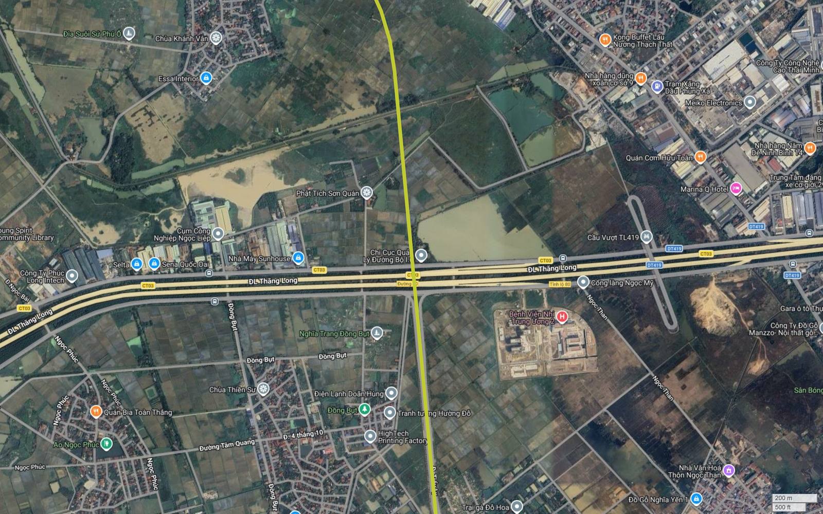 Ảnh vệ tinh khung 07 tuyến metro số 13 cắt Đại lộ Thăng Long mang biển CT03 tại Ngọc Liệp, cầu vượt TL419 và Bệnh viện Nhi Trung ương cơ sở 2 nằm bên phải